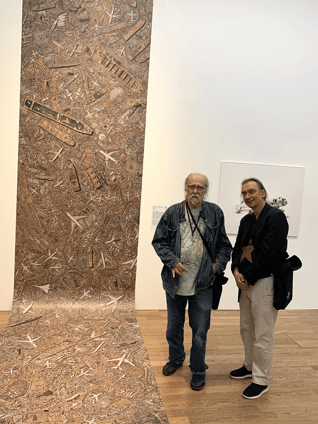 Das Bild zeigt von vielen Flughäfen und Schiffstanker – Wahnsinn!