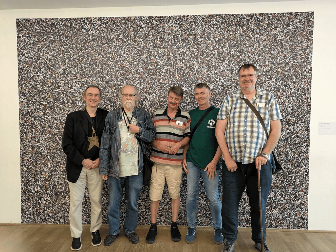 Ganz winzig von dem Foto von Menschen! Die Ausstellung hat uns gefallen.